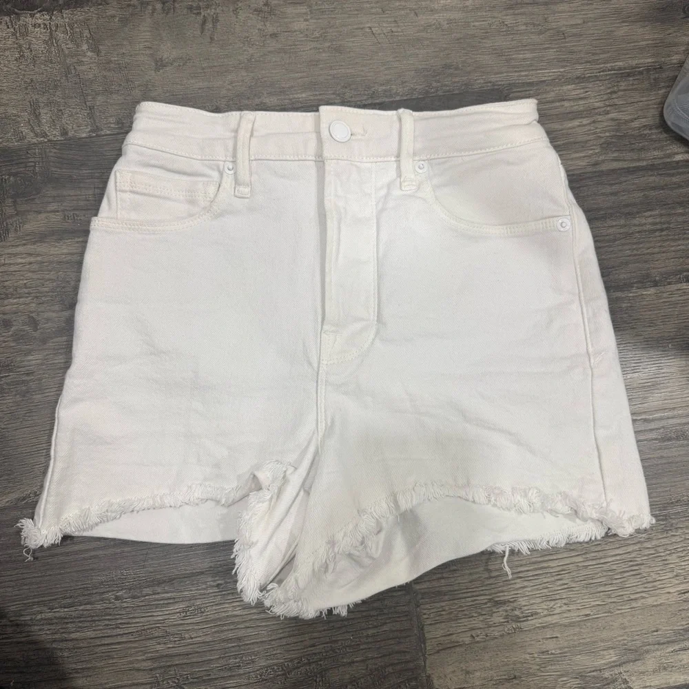 Good American BOMBSHELL SHORTS GBS046T WHITE025 Size 00/24 Inseam 3 1/2 inches